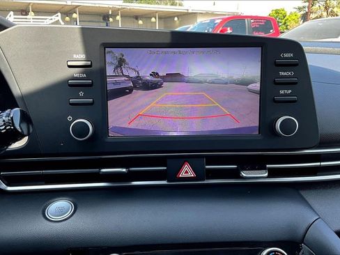 Used 2022 Hyundai Elantra SEL FWD image 12