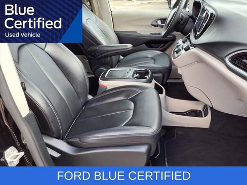 Used 2024 Chrysler Pacifica Touring-L FWD image 30