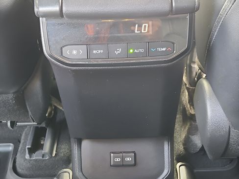 Certified 2024 Toyota Highlander XLE image 13