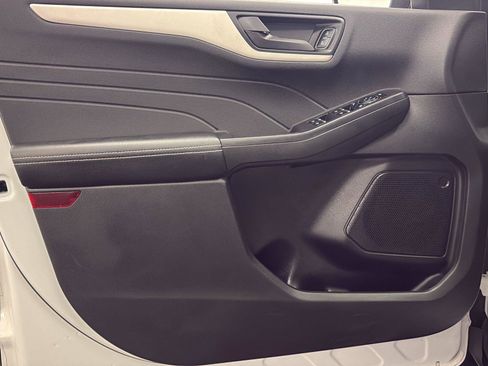 Used 2022 Ford Escape SE w/ Cold Weather Package image 15