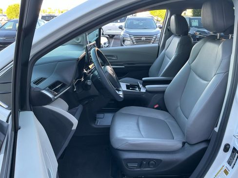 Used 2023 Toyota Sienna XLE w/ XLE Plus Package image 14
