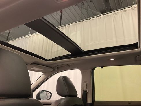 Used 2023 Nissan Rogue SV w/ SV Premium B Package image 35