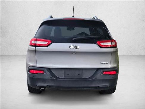 Used 2017 Jeep Cherokee Latitude w/ Safety/Convenience Group image 4