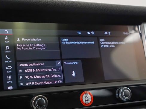 Used 2025 Porsche Macan image 30