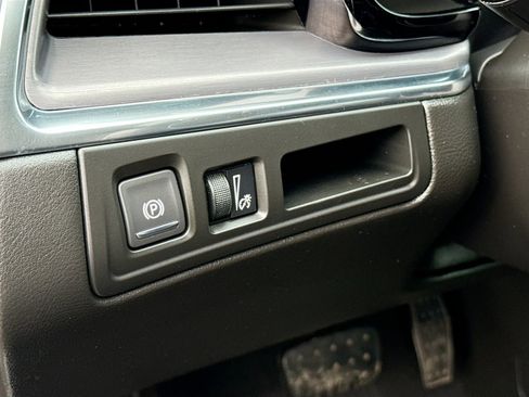 Used 2019 Cadillac XT5 Premium Luxury w/ LPO, Radiant Package image 9