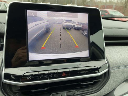 Certified 2022 Jeep Compass Latitude image 13