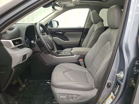 Certified 2020 Toyota Highlander XLE AWD/4WD image 15