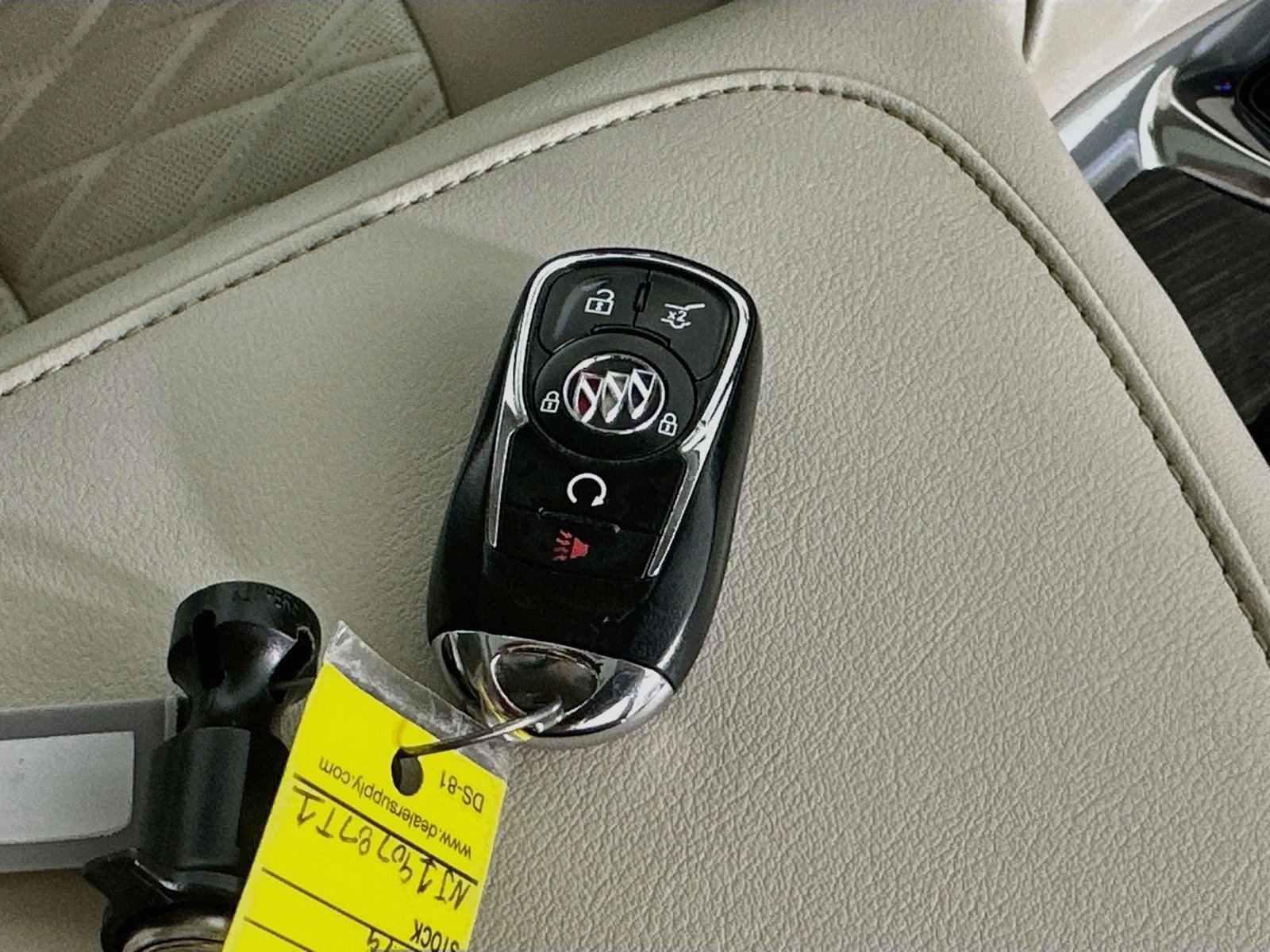 Used 2022 Buick Enclave Avenir w/ Avenir Technology Package AWD/4WD image 46
