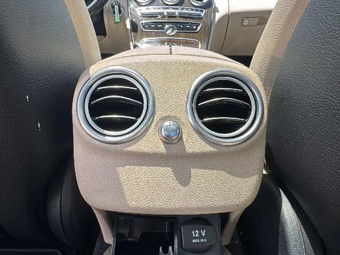 Used 2018 Mercedes-Benz C 300 4MATIC Sedan image 15