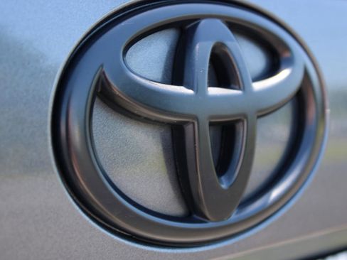 Used 2019 Toyota RAV4 XLE Premium w/ All Weather Liner Package AWD/4WD image 8