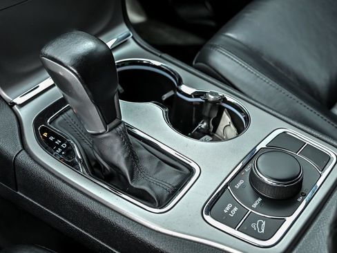 Used 2018 Jeep Grand Cherokee Limited AWD/4WD image 25