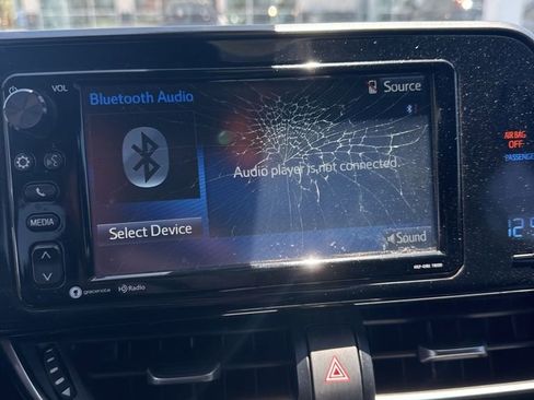 Used 2018 Toyota C-HR XLE FWD image 4