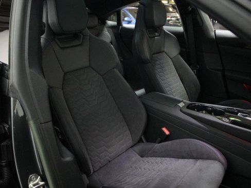 Used 2023 Audi e-tron GT Premium Plus image 27