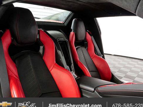 Used 2024 Chevrolet Corvette Stingray Premium Conv w/ Z51 Performance Package RWD image 38