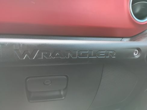 Used 2018 Jeep Wrangler Unlimited Rubicon image 22