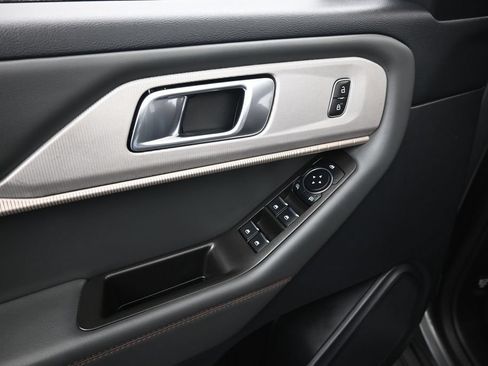 Certified 2025 Ford Explorer Active RWD image 11