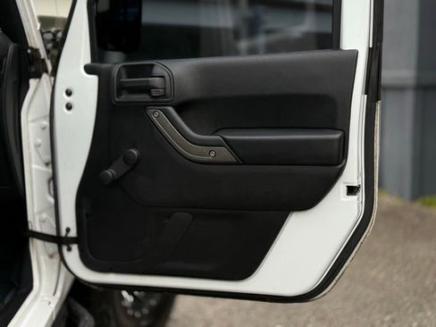 Used 2016 Jeep Wrangler Unlimited Sport w/ Connectivity Group image 11