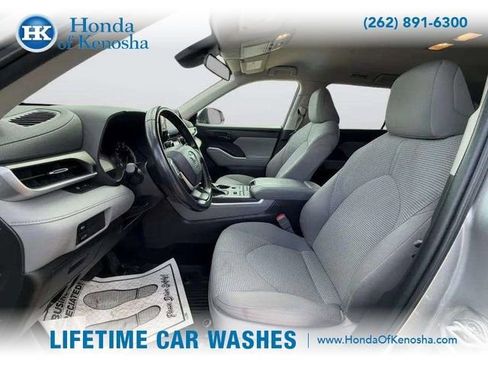 Used 2022 Toyota Highlander LE image 22