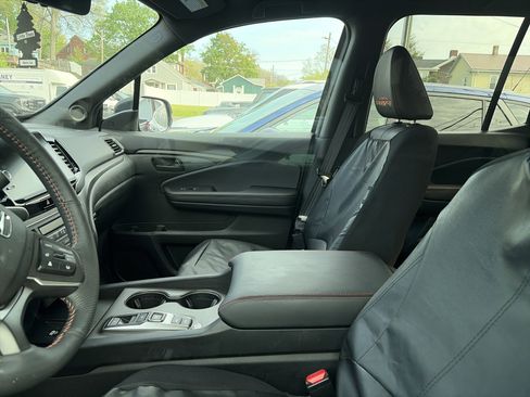 Used 2025 Honda Ridgeline TrailSport image 8