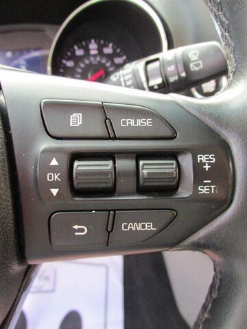 Used 2017 Kia Sedona LX w/ LX Essentials Premium Package FWD image 28