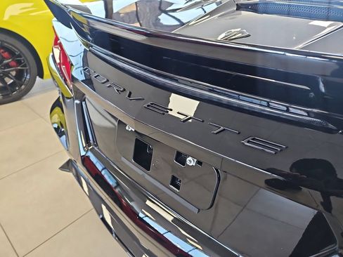 Used 2024 Chevrolet Corvette Stingray Premium Conv w/ Z51 Performance Package RWD image 8