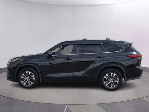 Used 2021 Toyota Highlander XLE FWD image 8