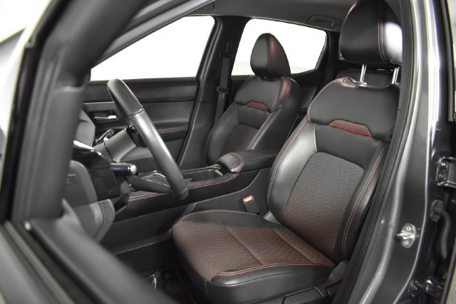 Certified 2025 Nissan Kicks SR AWD/4WD image 9