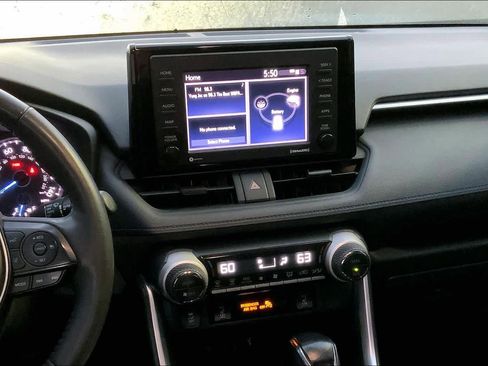 Used 2022 Toyota RAV4 SE w/ Convenience Package image 7