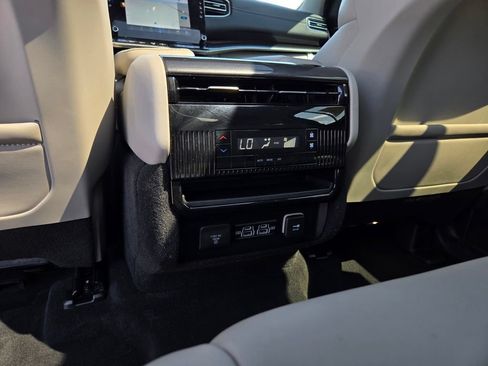 Used 2022 Jeep Wagoneer Series I w/ Premium Group I AWD/4WD image 31