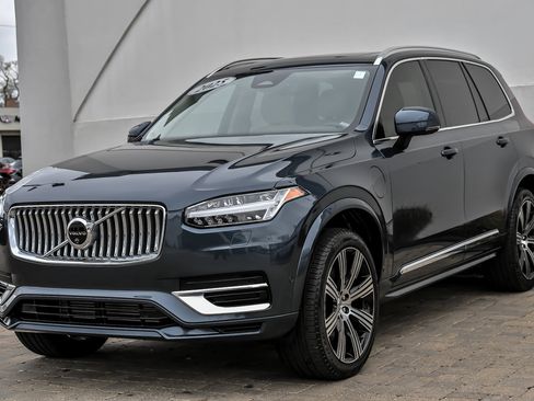 Used 2025 Volvo XC90 T8 Plus w/ Protection Package Premier image 3
