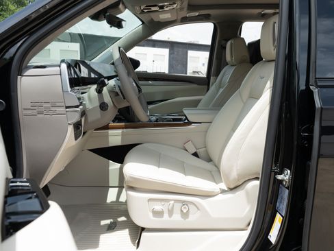 Used 2026 Cadillac Escalade Platinum Sport w/ LPO, Floor Liner Package AWD/4WD image 8