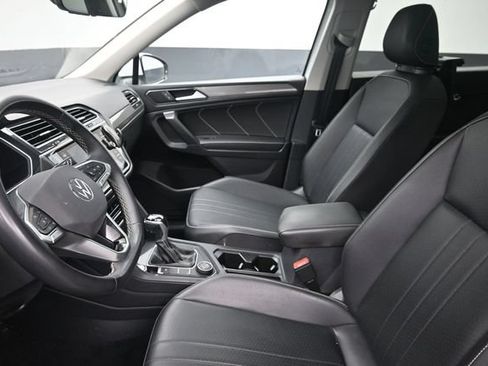 Used 2022 Volkswagen Tiguan SE AWD/4WD image 17