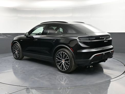 New 2026 Porsche Macan 4 Electric image 3