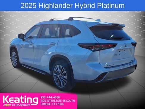 Used 2025 Toyota Highlander Platinum image 2