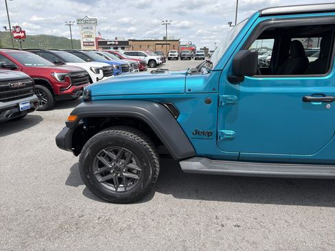 Used 2024 Jeep Wrangler Unlimited Sport AWD/4WD image 11