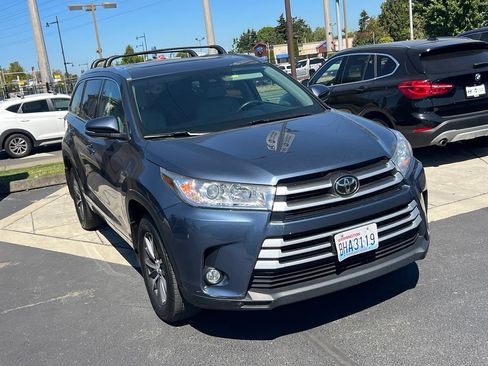 Used 2017 Toyota Highlander XLE AWD/4WD image 5