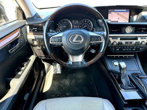 Used 2016 Lexus ES 350 w/ Luxury Package w/Wood Trim image 23