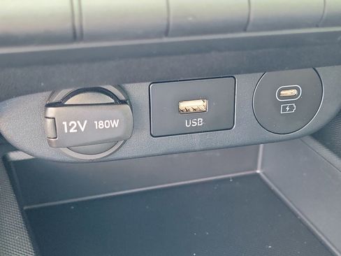 Used 2025 Hyundai Elantra SE FWD image 24