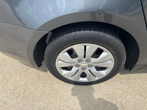 Used 2013 Chevrolet Cruze LS FWD image 17
