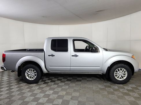 Used 2018 Nissan Frontier SV AWD/4WD image 8