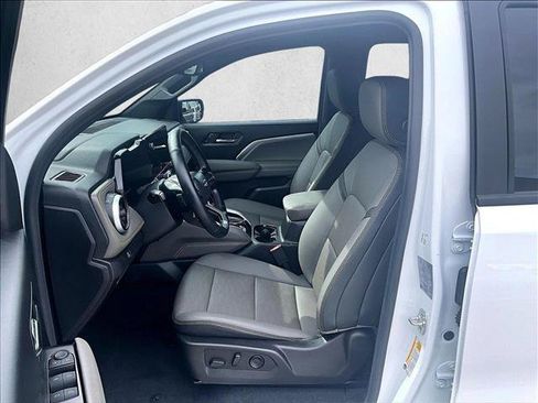 Used 2025 Chevrolet Colorado ZR2 w/ Technology Package AWD/4WD image 28