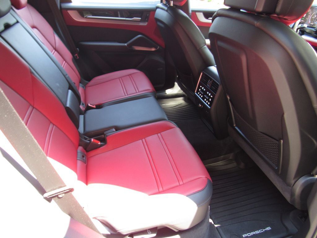 Certified 2025 Porsche Cayenne E-Hybrid AWD/4WD image 19