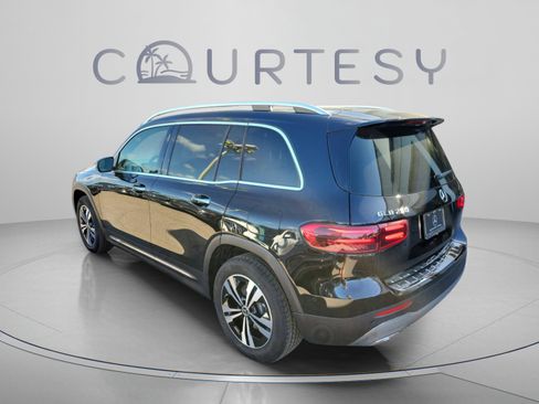 Used 2026 Mercedes-Benz GLB 250 image 4