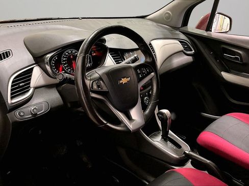 Used 2017 Chevrolet Trax LT w/ LT Convenience Package image 16