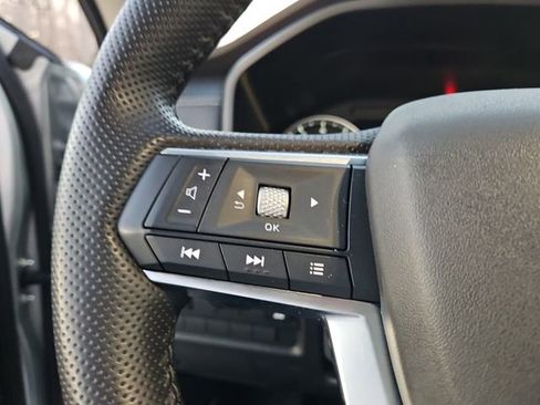 Used 2025 Mitsubishi Outlander SE image 25