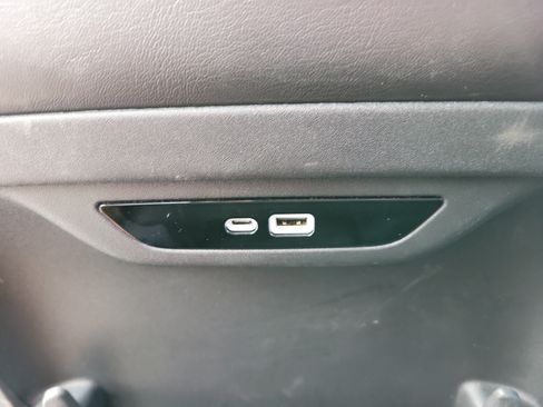 Used 2026 Chrysler Pacifica Select FWD image 11