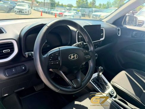 Used 2023 Hyundai Venue Limited FWD image 13