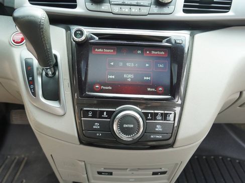 Used 2015 Honda Odyssey Touring Elite image 19