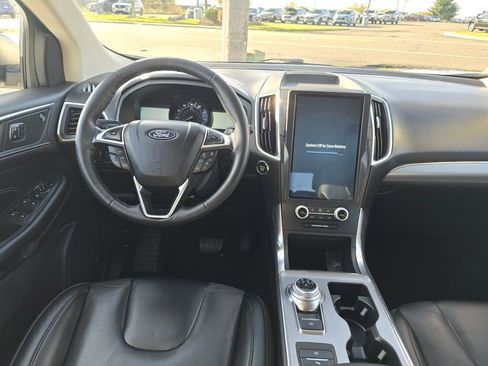 Used 2022 Ford Edge Titanium image 16