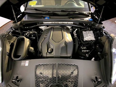 New 2026 Porsche Macan image 21